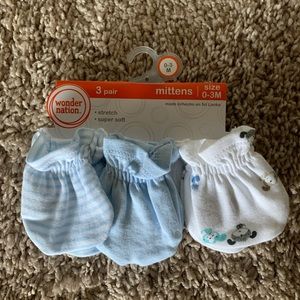 Mitten pack for infant